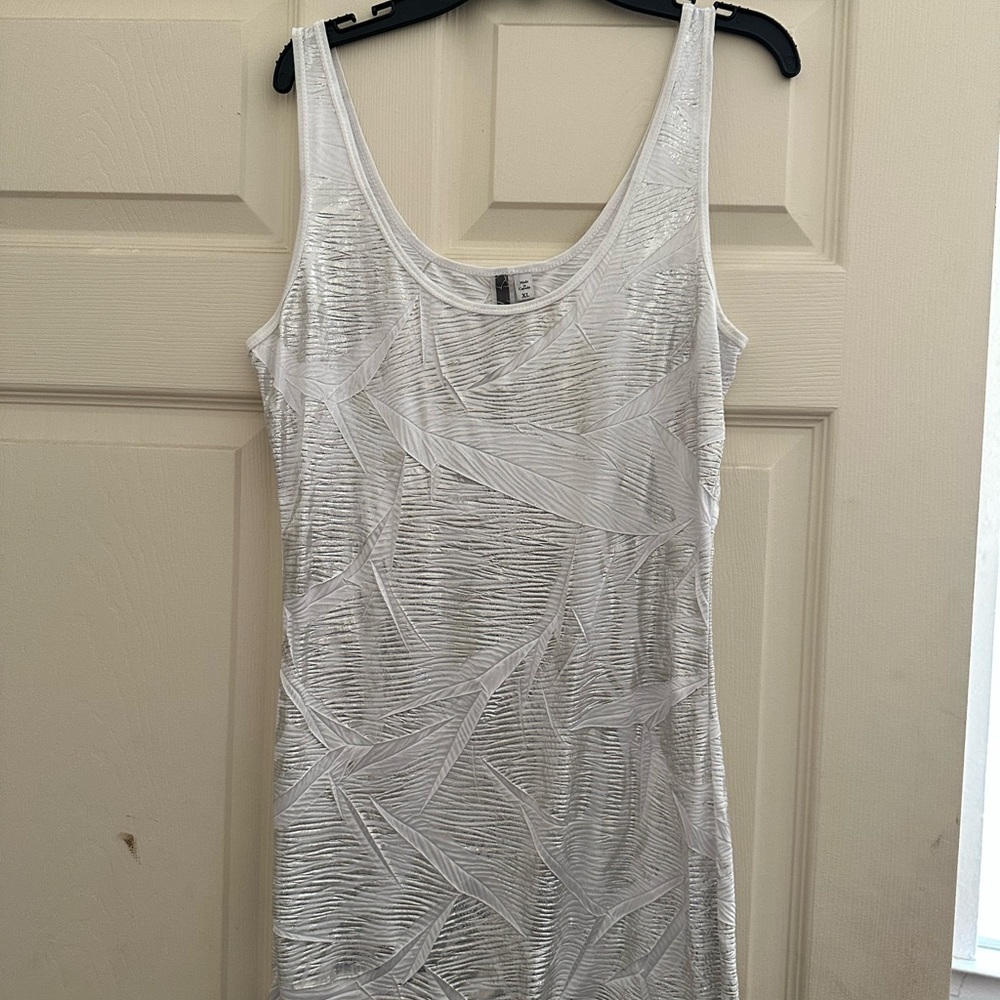 White/grey sleeveless blouse size xl